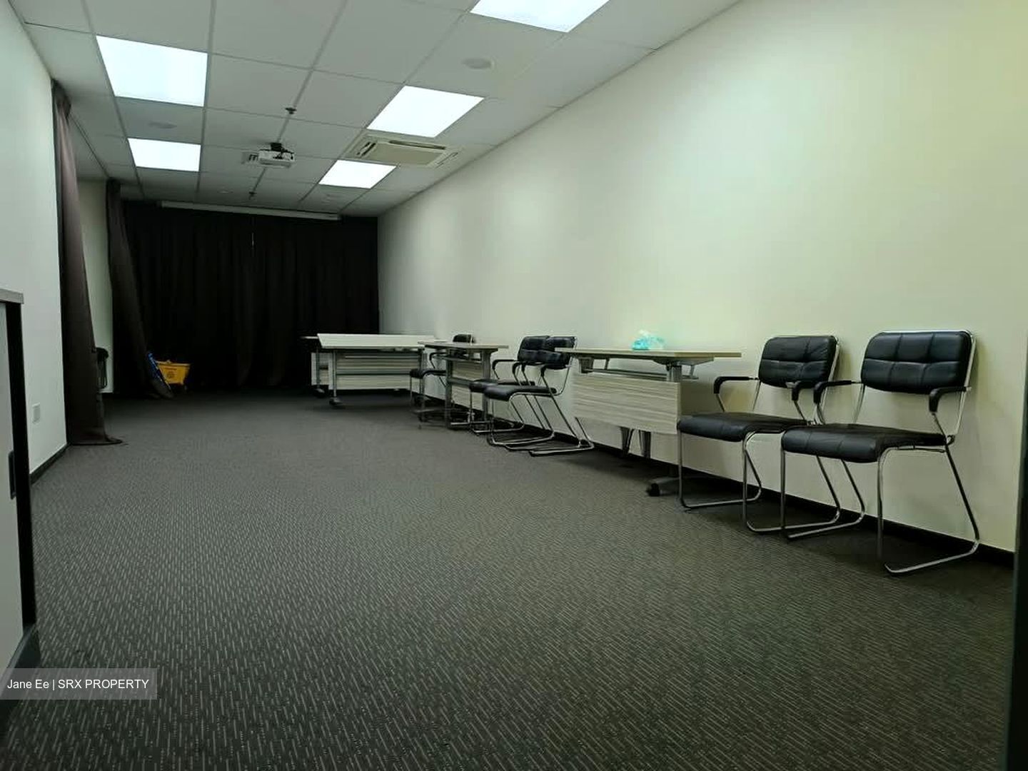 International Plaza (D2), Office #559885791